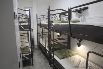 Кровать в общем 6-местном номере в  Z-Hostel