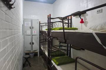 Кровать в общем номере с 4 кроватями в  Z-Hostel